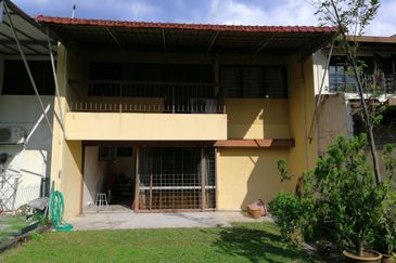 C H E A P 2 Sty Superlink Nice View at Seputeh