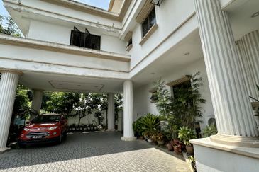 C H E A P Bangsar 3 Storey Bungalow House For Sale