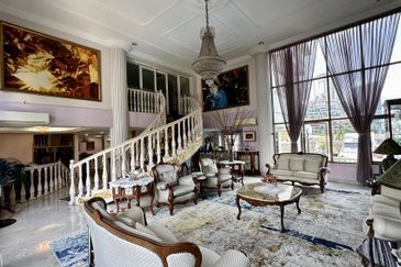 C H E A P Bangsar 3 Storey Bungalow House For Sale