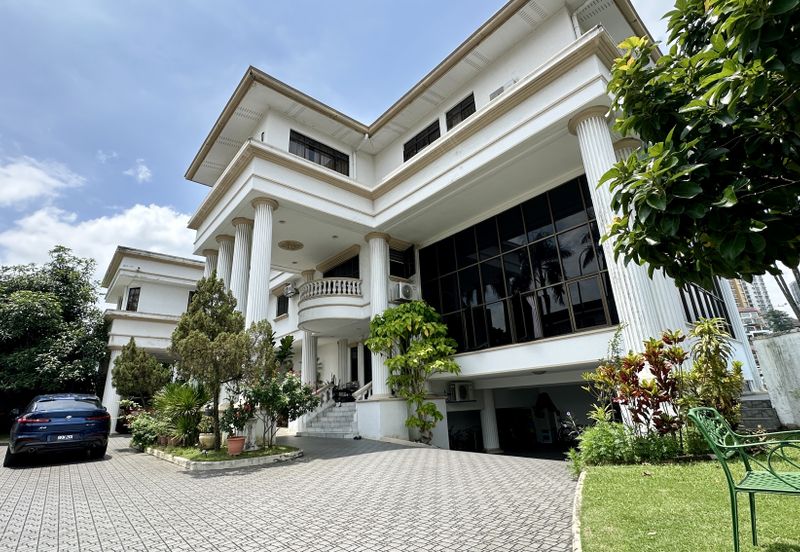 C H E A P Bangsar 3 Storey Bungalow House For Sale