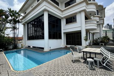 C H E A P Bangsar 3 Storey Bungalow House For Sale