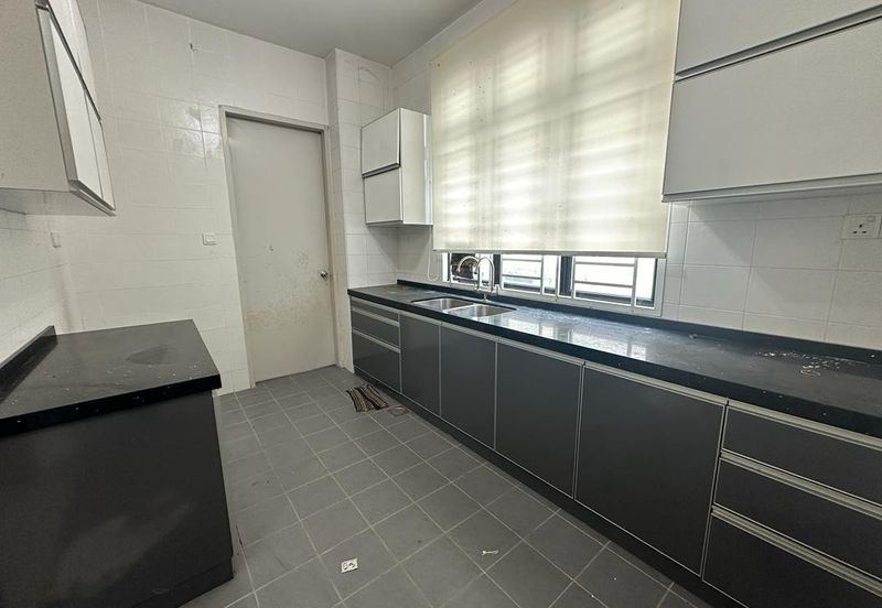 C H E A P 2 Sty Superlink at Bukit Sungai Long for sale