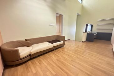 C H E A P 2 Sty Superlink at Bukit Sungai Long for sale