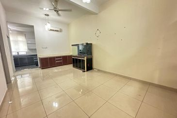 C H E A P 2 Sty Superlink at Bukit Sungai Long for sale