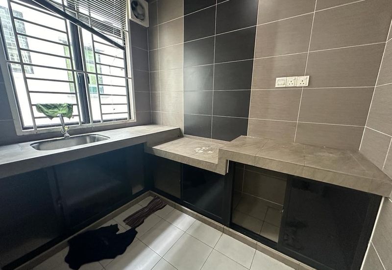 C H E A P 2 Sty Superlink at Bukit Sungai Long for sale