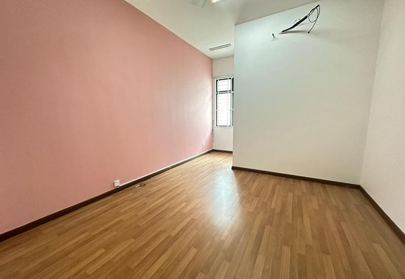 C H E A P 2 Sty Superlink at Bukit Sungai Long for sale