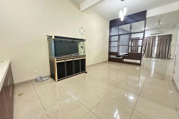 C H E A P 2 Sty Superlink at Bukit Sungai Long for sale