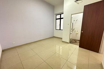 C H E A P 2 Sty Superlink at Bukit Sungai Long for sale