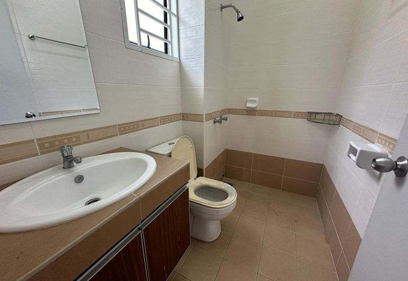 C H E A P 2 Sty Superlink at Bukit Sungai Long for sale