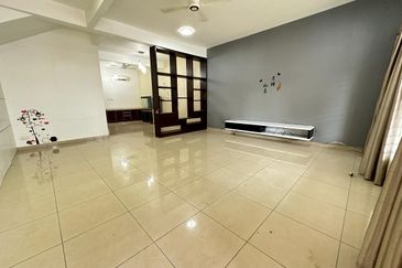 C H E A P 2 Sty Superlink at Bukit Sungai Long for sale