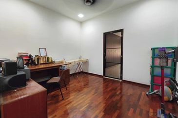 C H E A P 2 Sty Semi-D at Bukit Sungai Long 