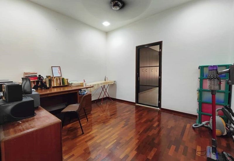 C H E A P 2 Sty Semi-D at Bukit Sungai Long 