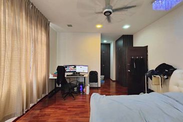 C H E A P 2 Sty Semi-D at Bukit Sungai Long 