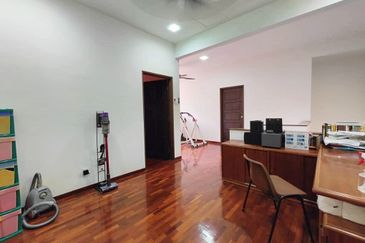 C H E A P 2 Sty Semi-D at Bukit Sungai Long 