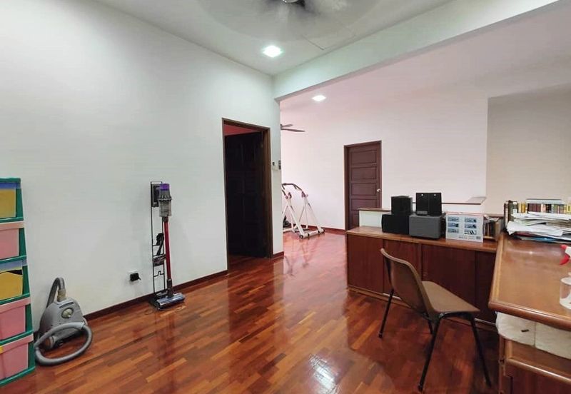 C H E A P 2 Sty Semi-D at Bukit Sungai Long 