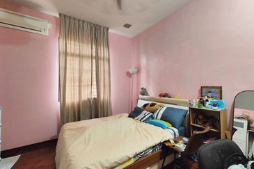 C H E A P 2 Sty Semi-D at Bukit Sungai Long 