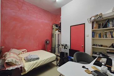 C H E A P 2 Sty Semi-D at Bukit Sungai Long 