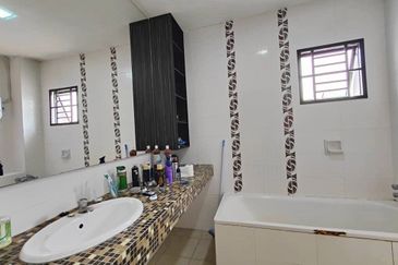 C H E A P 2 Sty Semi-D at Bukit Sungai Long 