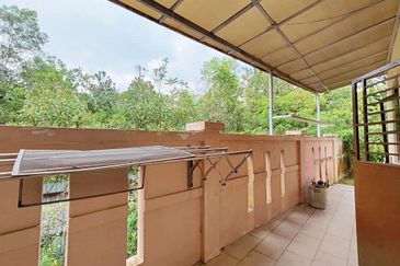 C H E A P 2 Sty Semi-D at Bukit Sungai Long 