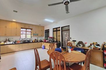 C H E A P 2 Sty Semi-D at Bukit Sungai Long 