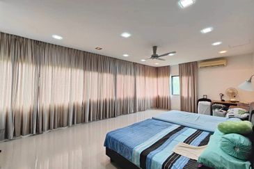 C H E A P 2 Sty Semi-D at Bukit Sungai Long 