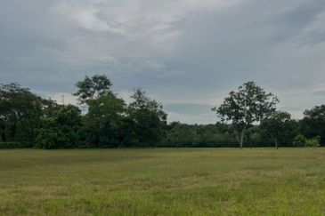 C H E A P Bungalow Land at The Mines Resort City  