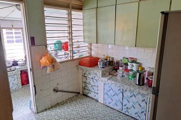 C H E A P 2 storey terrace at Taman Yulek Cheras for sale