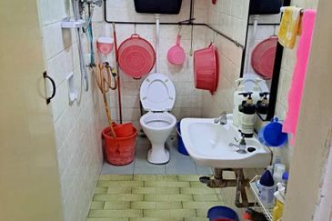 C H E A P 2 storey terrace at Taman Yulek Cheras for sale