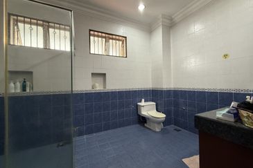 CHEAP 2 sty Bungalow Saujana Impian Golf & Country Resort for sale