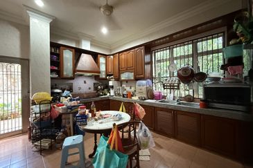 CHEAP 2 sty Bungalow Saujana Impian Golf & Country Resort for sale