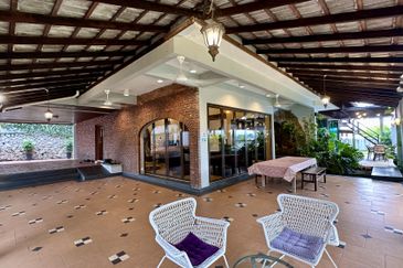 CHEAP Bangsar 2 sty Bungalow KLCC View & w private pool