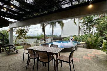 CHEAP Bangsar 2 sty Bungalow KLCC View & w private pool