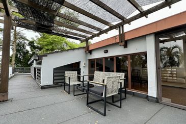 CHEAP Bangsar 2 sty Bungalow KLCC View & w private pool