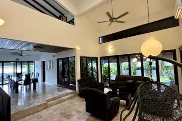 CHEAP Bangsar 2 sty Bungalow KLCC View & w private pool