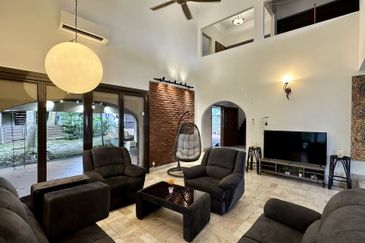 CHEAP Bangsar 2 sty Bungalow KLCC View & w private pool