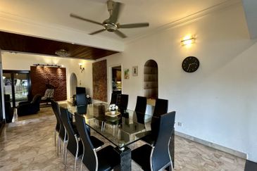 CHEAP Bangsar 2 sty Bungalow KLCC View & w private pool