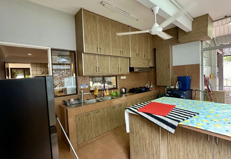 CHEAP Bangsar 2 sty Bungalow KLCC View & w private pool