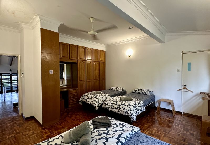 CHEAP Bangsar 2 sty Bungalow KLCC View & w private pool