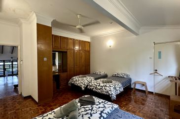 CHEAP Bangsar 2 sty Bungalow KLCC View & w private pool