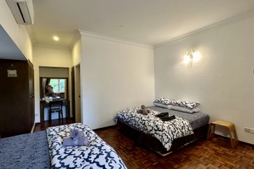 CHEAP Bangsar 2 sty Bungalow KLCC View & w private pool