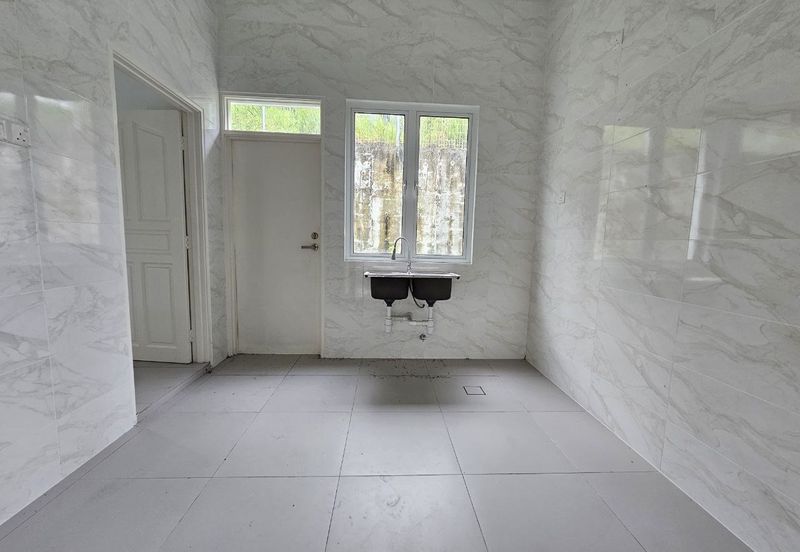 CHEAP Sungai Long Brand NEW 3.5 sty CORNER Semi D For Sale