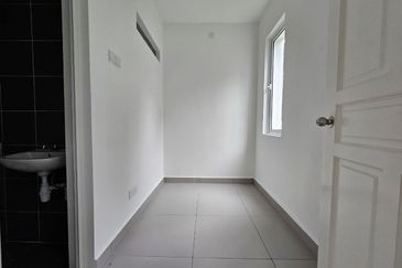 CHEAP Sungai Long Brand NEW 3.5 sty CORNER Semi D For Sale