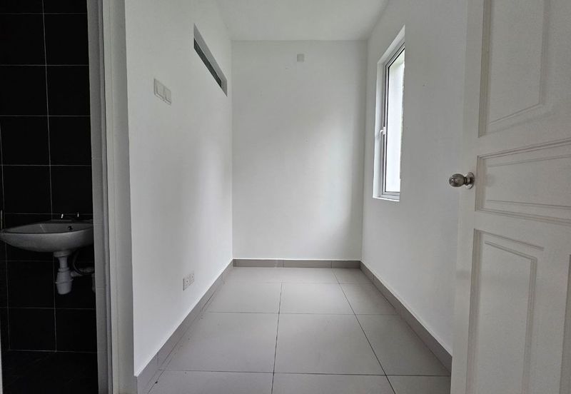 CHEAP Sungai Long Brand NEW 3.5 sty CORNER Semi D For Sale