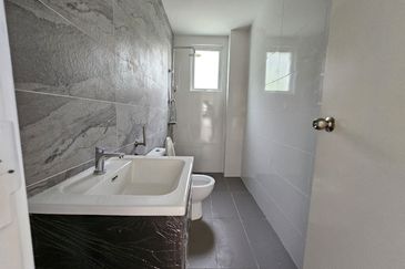 CHEAP Sungai Long Brand NEW 3.5 sty CORNER Semi D For Sale