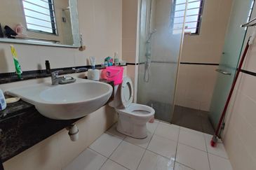 CHEAP 2 Storey Bungalow Bukit Sungai Long For Sale