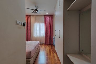 CHEAP 2 Storey Bungalow Bukit Sungai Long For Sale