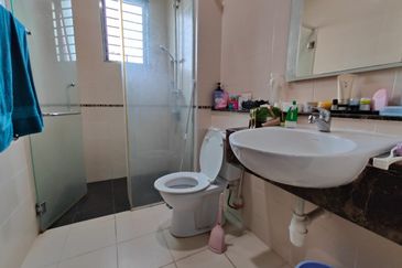 CHEAP 2 Storey Bungalow Bukit Sungai Long For Sale