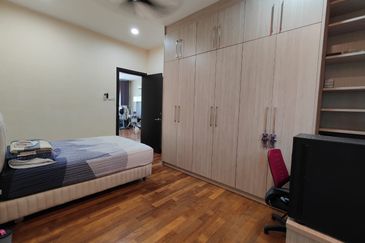 CHEAP 2 Storey Bungalow Bukit Sungai Long For Sale