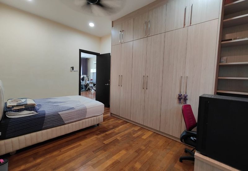 CHEAP 2 Storey Bungalow Bukit Sungai Long For Sale