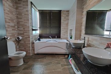 CHEAP 2 Storey Bungalow Bukit Sungai Long For Sale